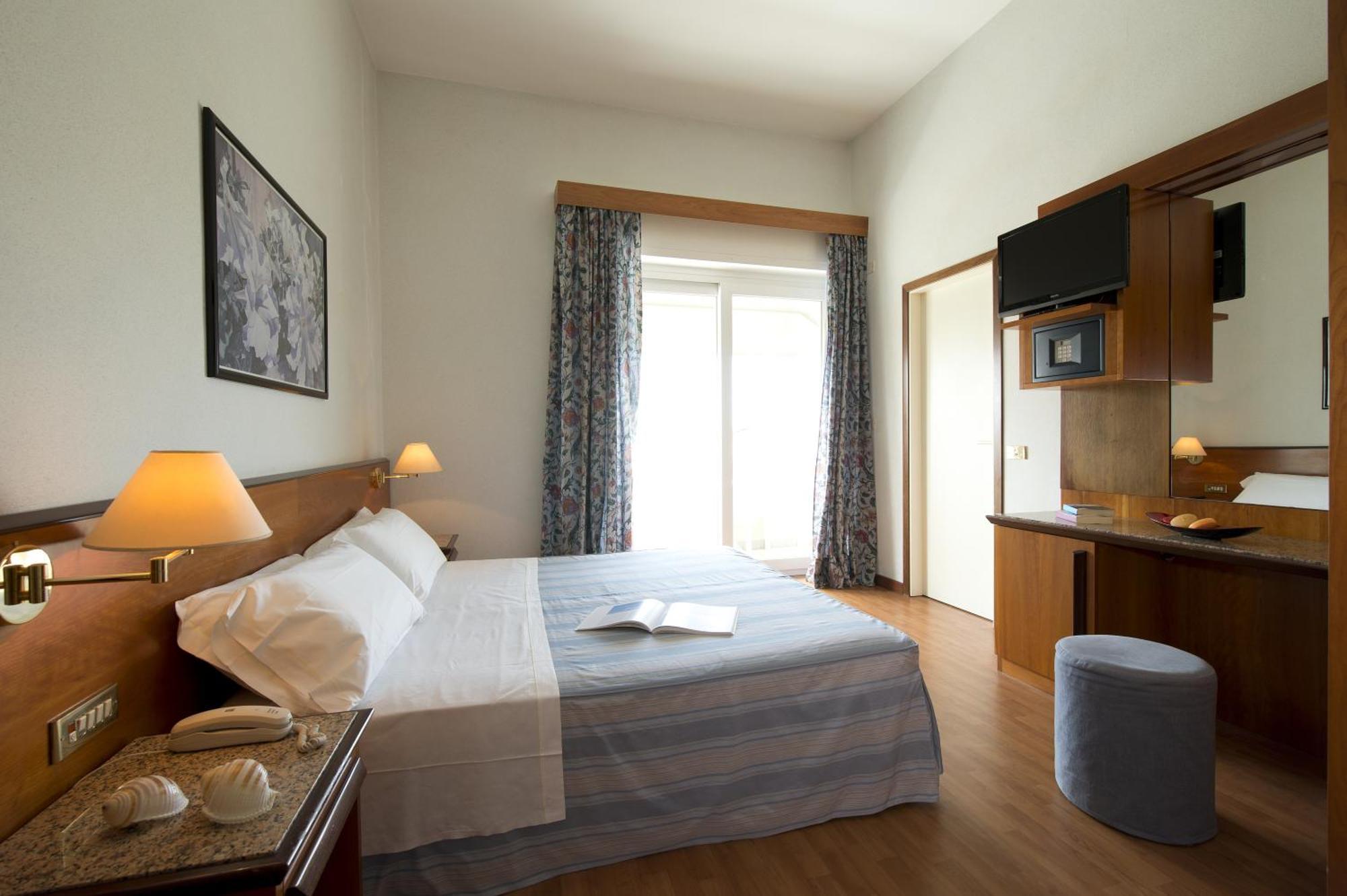 Double or Twin Room Sea View,1281438499:JPEG